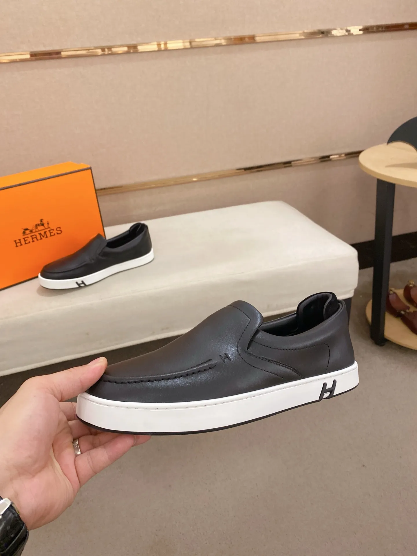 Men's clothing and shoes💰: 442💰《HERMES》【Classic original single version】Hermès; top 🔝purchase agent🔍🔍men's latest 🇺🇸 counter sales simultaneously, imported from Italy original ▲▲cowhide ▲▲ (high-end, nobility, class) ) Exquisite workmanship (Italian 🇮🇹 imported water-dyed 🐂 cowhide lining) sole: original sole provided by the original factory, ⚠️exclusive double-layer activity·TPR·rubber·combined molded outsole; super comfortable·wear-resistant·non-slip·environmental protection The real thing is more beautiful if you take the real thing (high quality, follow the order). You can enter and exit the counter at will * Number of yards: 38-44 (45 can be customized and cannot be returned or exchanged)